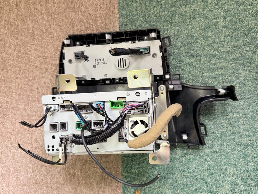 カーナビ本体 VXM-165VFEi セキュリティコード入力機能付き