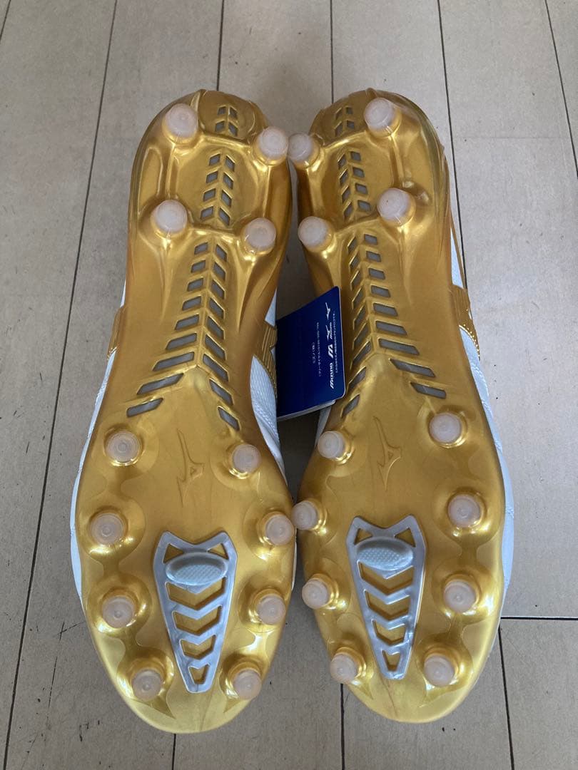 モレリアネオ4βジャパン　白✖️金　27.0㎝　新品。