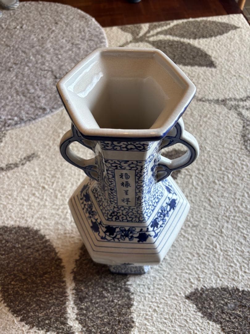 中国壺花瓶　六角双耳染付人物文花生け 骨董品アンティーク