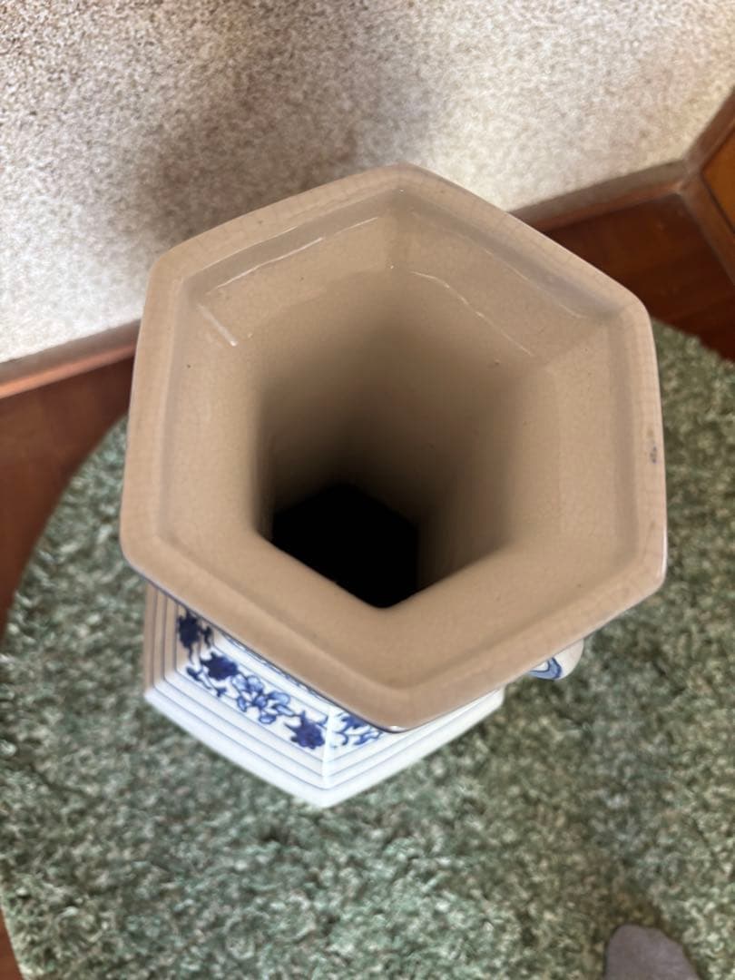 中国壺花瓶　六角双耳染付人物文花生け 骨董品アンティーク