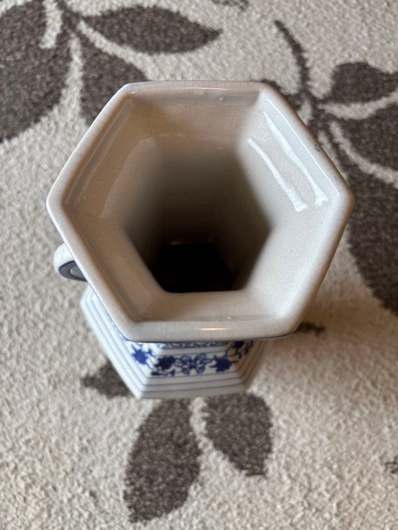 中国壺花瓶　六角双耳染付人物文花生け 骨董品アンティーク