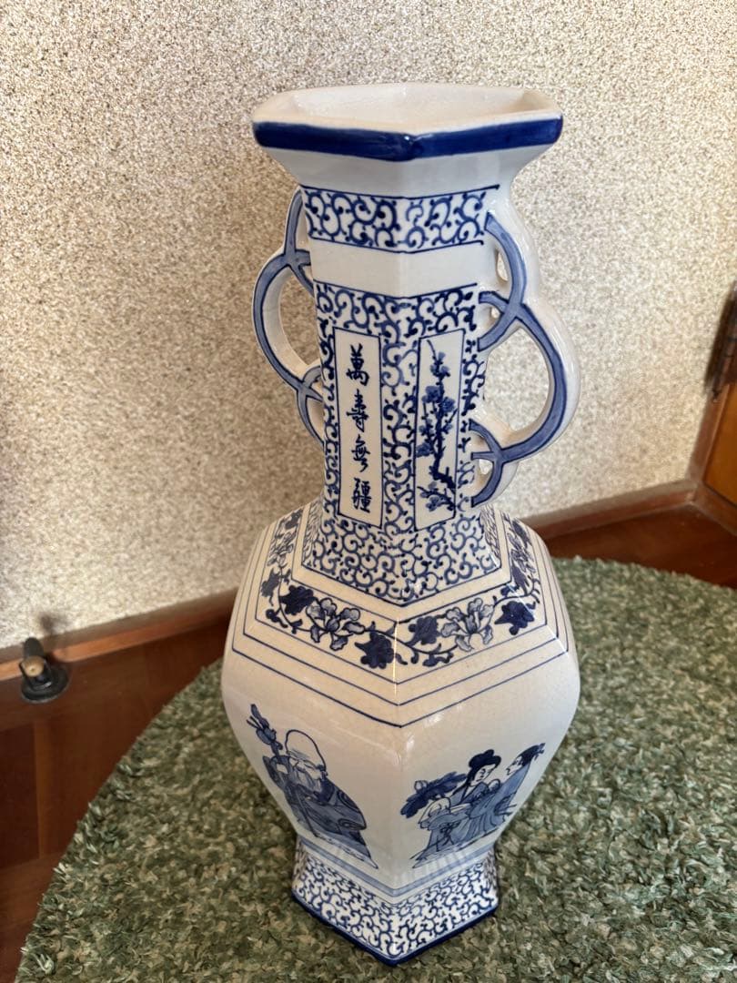 中国壺花瓶　六角双耳染付人物文花生け 骨董品アンティーク