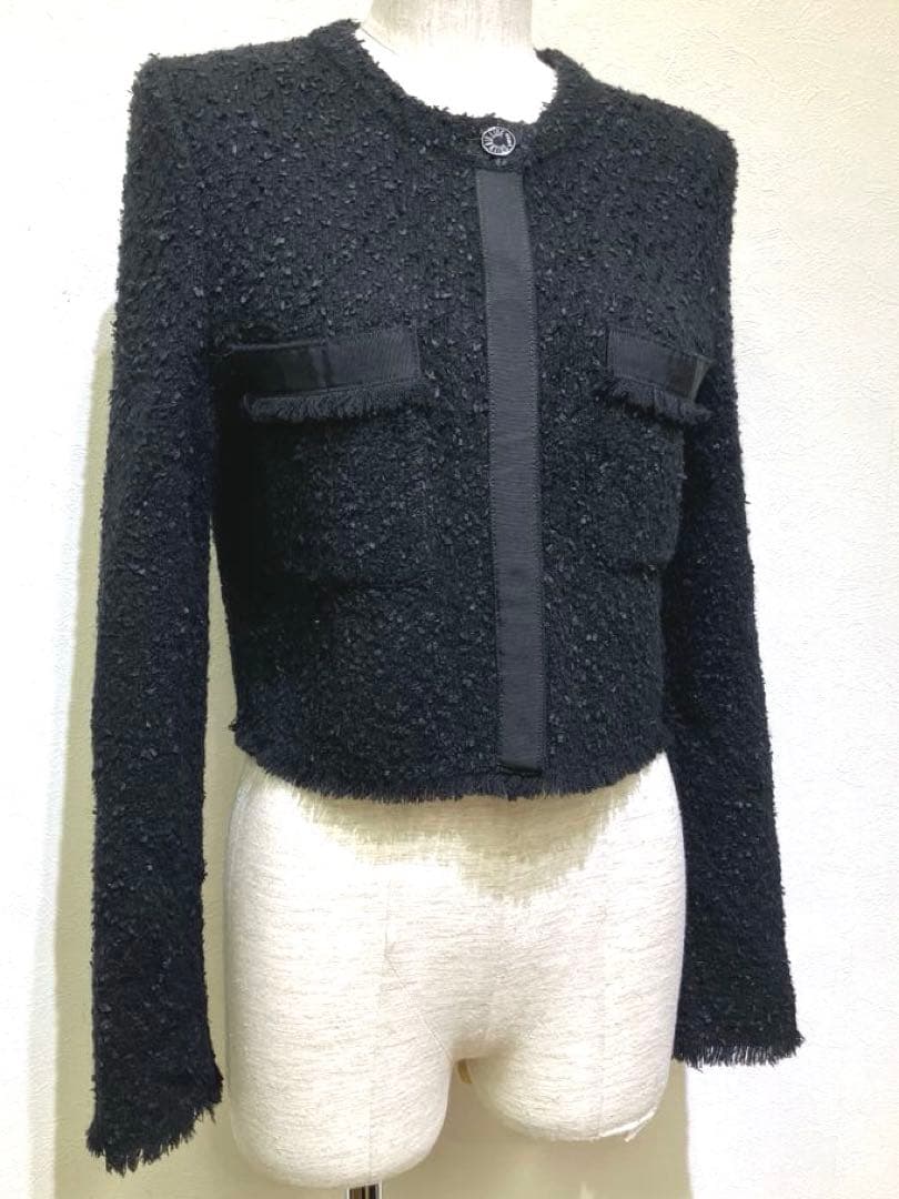FOXEY ノーカラーブラックジャケット　ショート　ツイード　フリンジ　ニット