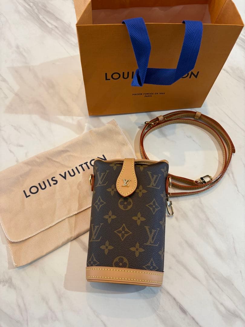 ぴーLouis Vuitton フォールドミーポーチ