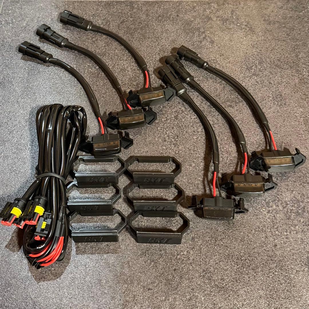 SKT製ランドクルーザー250専用グリルマーカー(マーカー6連タイプモデル)