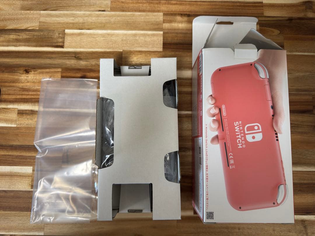 Nintendo Switch Lite コーラル（ピンク）