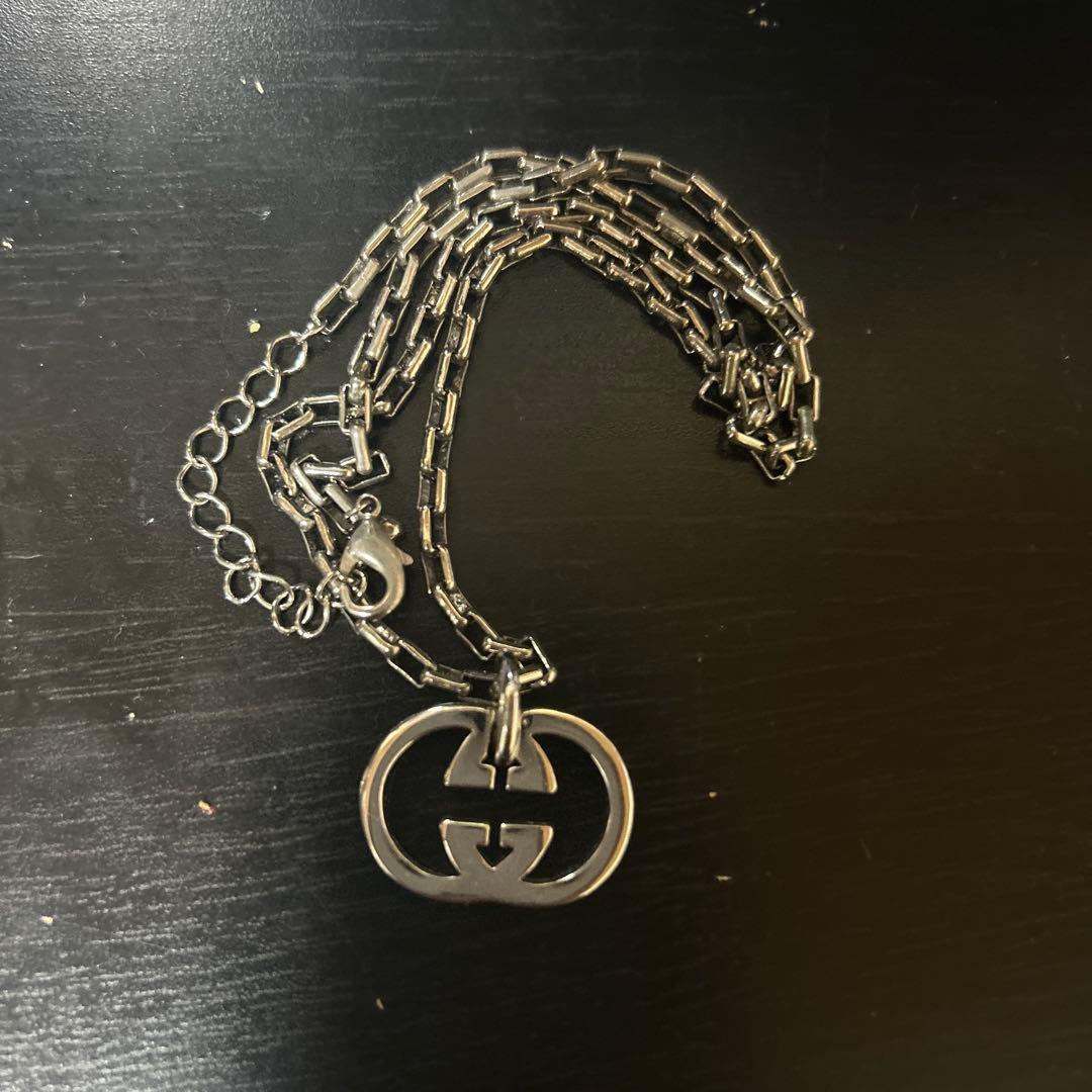 Gucci シルバー アンクレット ロゴ付き