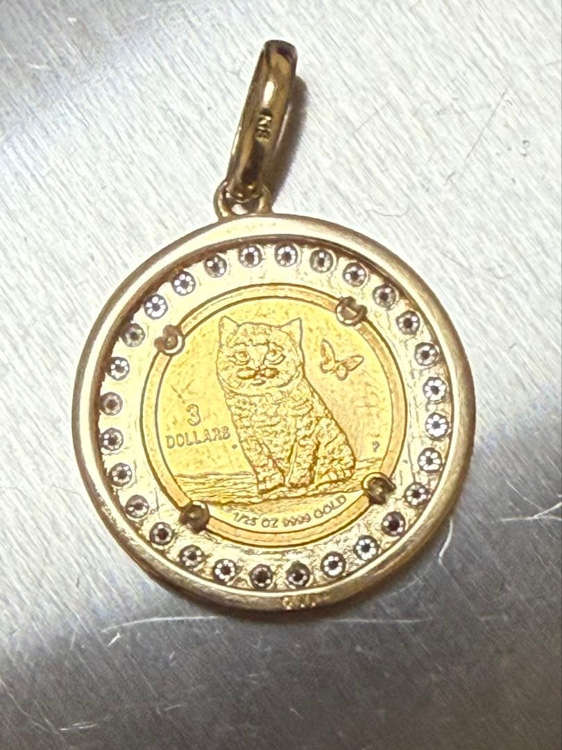 猫モチーフの金色チャーム‼️