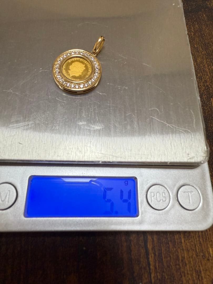 猫モチーフの金色チャーム‼️