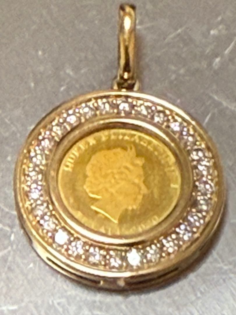 猫モチーフの金色チャーム‼️