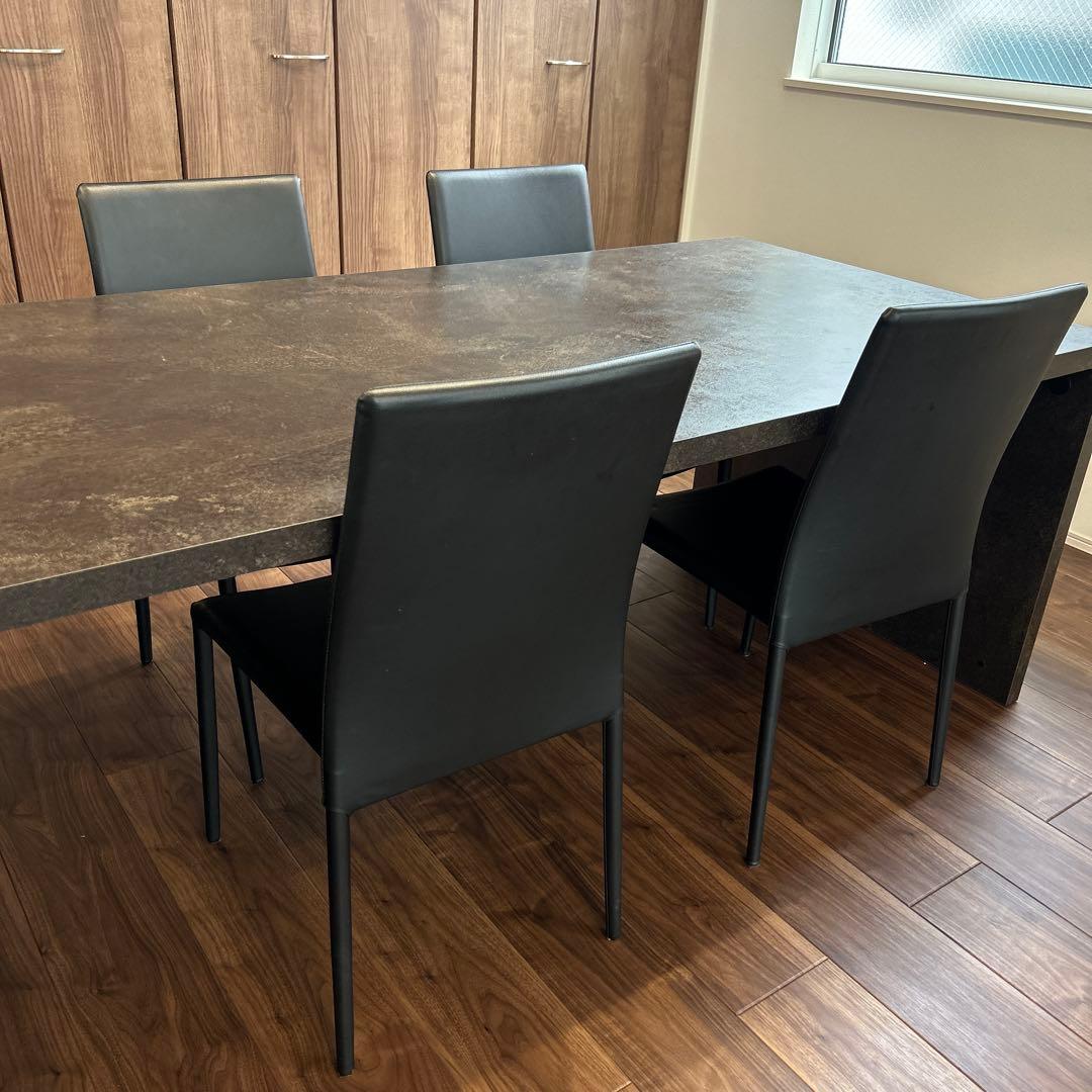 4脚　モダン　ダイニングチェア　ブラック　合皮　スタイリッシュ