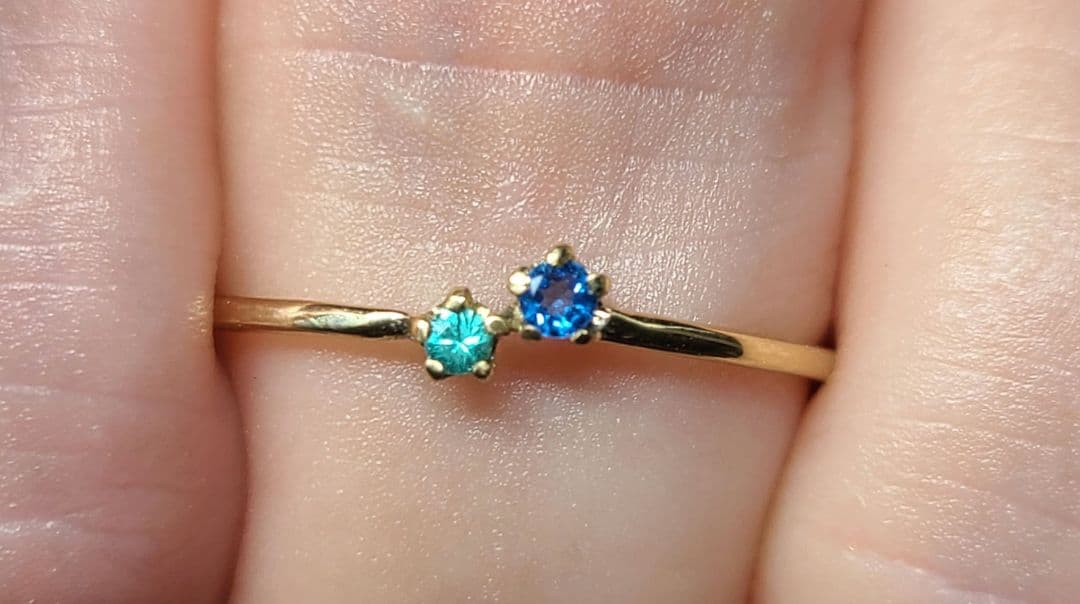 ネオン青バチバチのリングです★バターリャパライバトルマリン&アウイナイト18金★