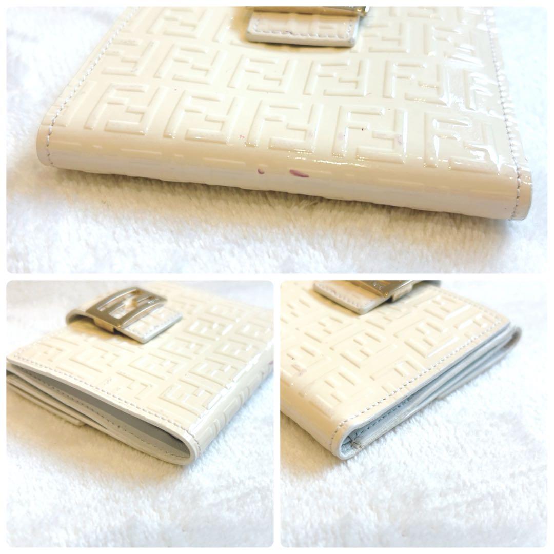 FENDI FFロゴ 型押し エナメル 二つ折り財布 アイボリー 正規品