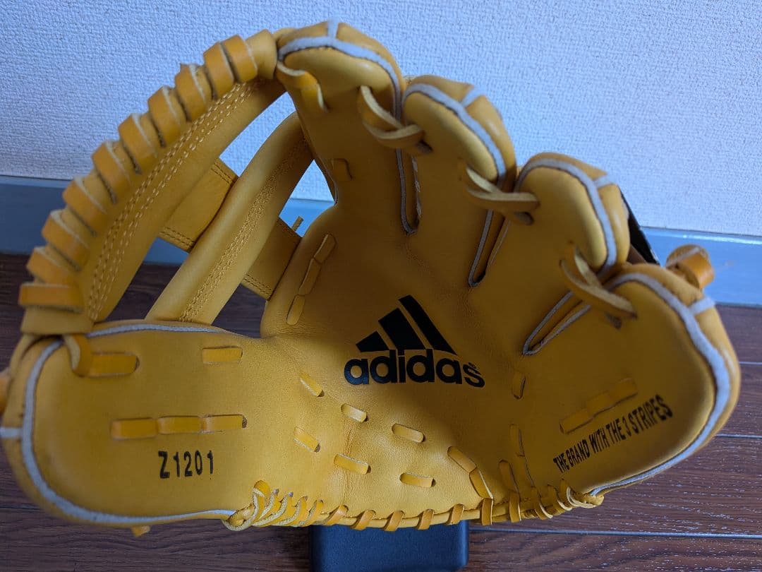 adidas 軟式グローブ イエロー