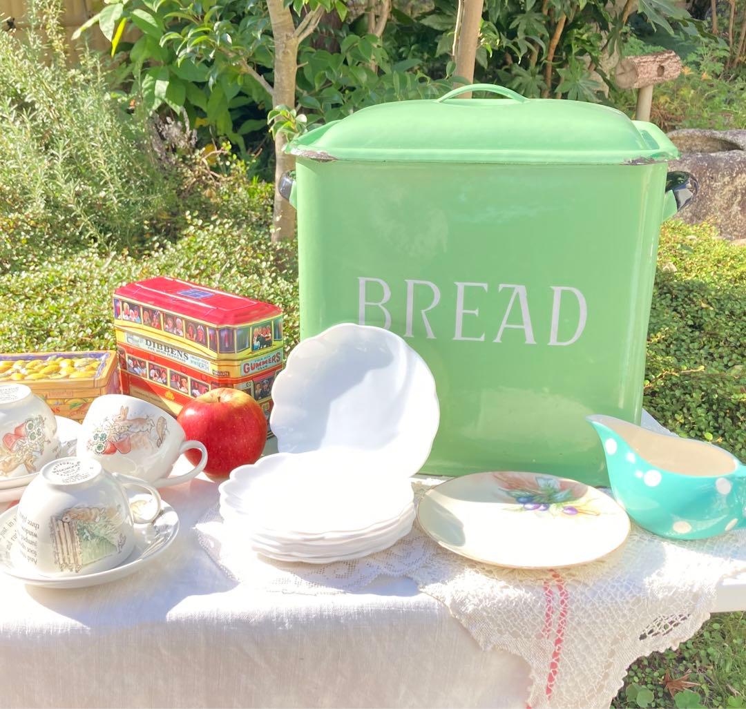 希少✧イギリスアンティーク　かわいいミントグリーンBREADホウロウ缶˚✧₊⁎✧