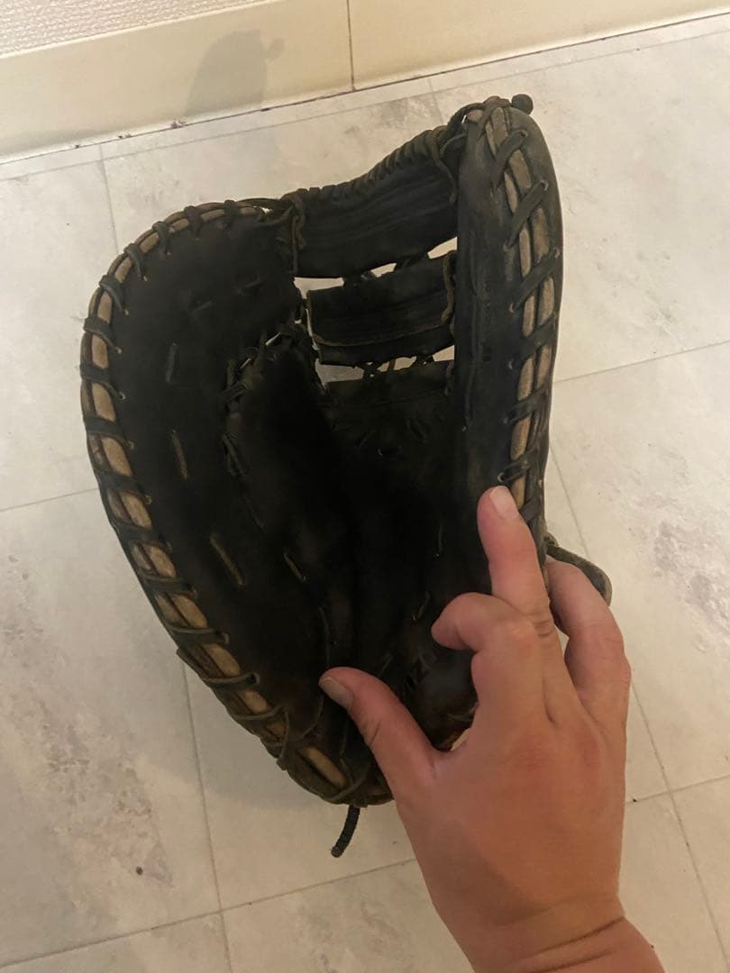 ミズノ赤ビューレザー製 軟式野球 左利き用ファーストミット