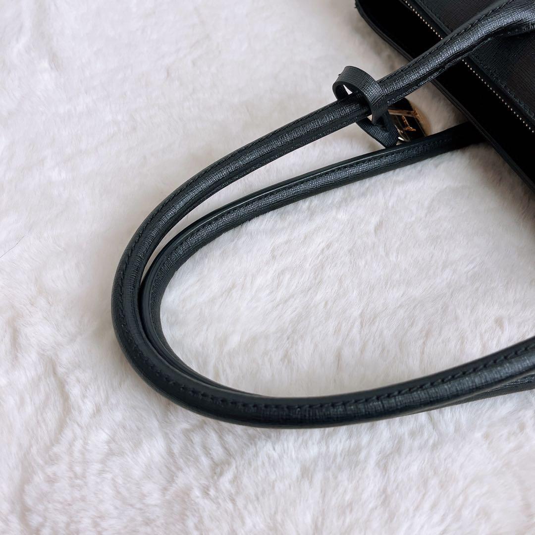 未使用☆FURLAフルラ トートバッグ レザー ブラック 大きい鞄 A4収納