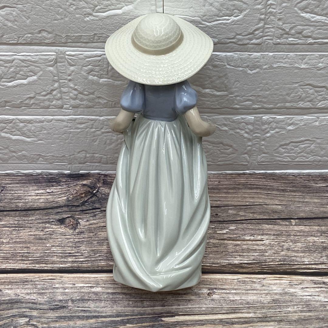 LLADRO リヤドロ　たくさん摘めたよ！　6756 フィギュリン