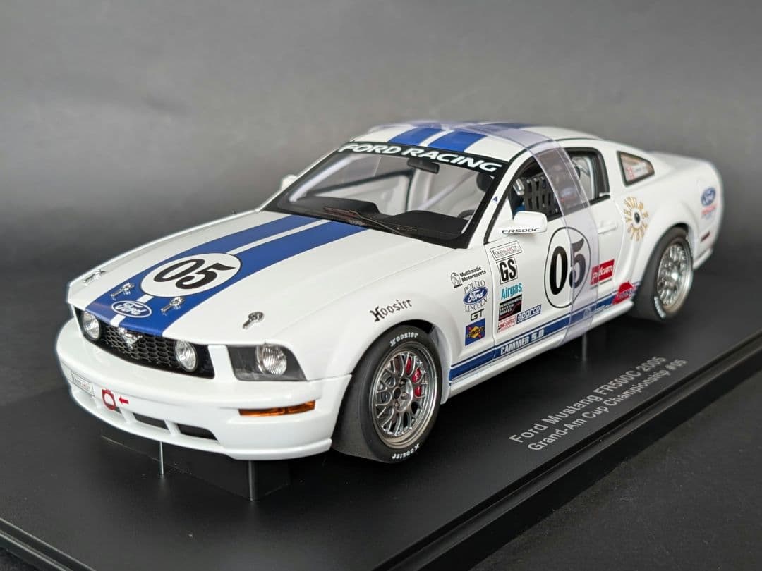 オートアート 1/18 フォード マスタング FR500C 2005 #5