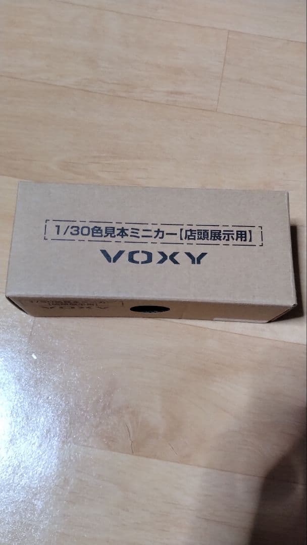 u*7様 【非売品】トヨタ VOXY 80 ミニカー 1/30 カラーサンプル2