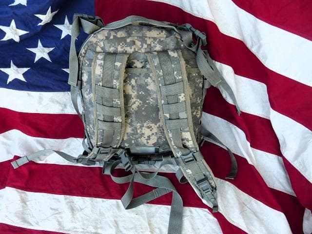 米軍実物 MOLLE アサルトパック ACU リュック　P44
