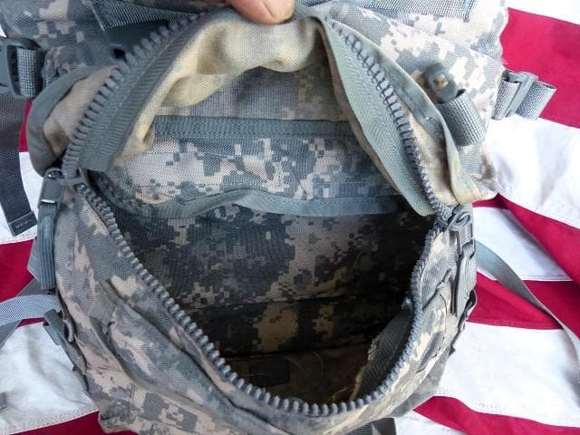 米軍実物 MOLLE アサルトパック ACU リュック　P44