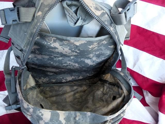 米軍実物 MOLLE アサルトパック ACU リュック　P44