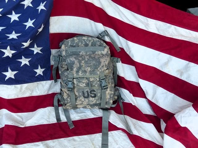 米軍実物 MOLLE アサルトパック ACU リュック　P44