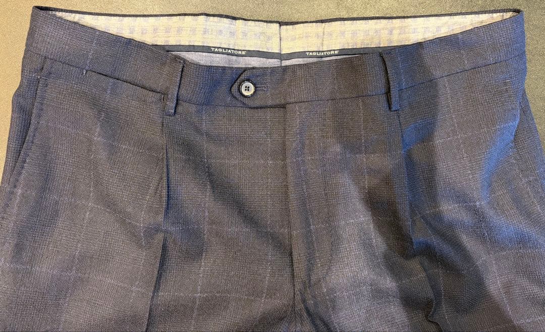 TAGLIATORE ネイビースーツ