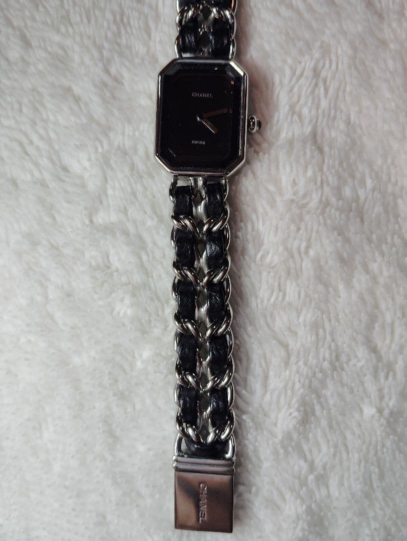 CHANEL 腕時計 ブラック シルバー（イミテーション）