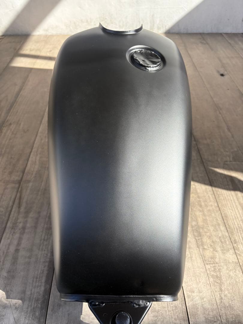 SR400 タンク 自家塗装（マットブラック&艶ありブラックステッカー）