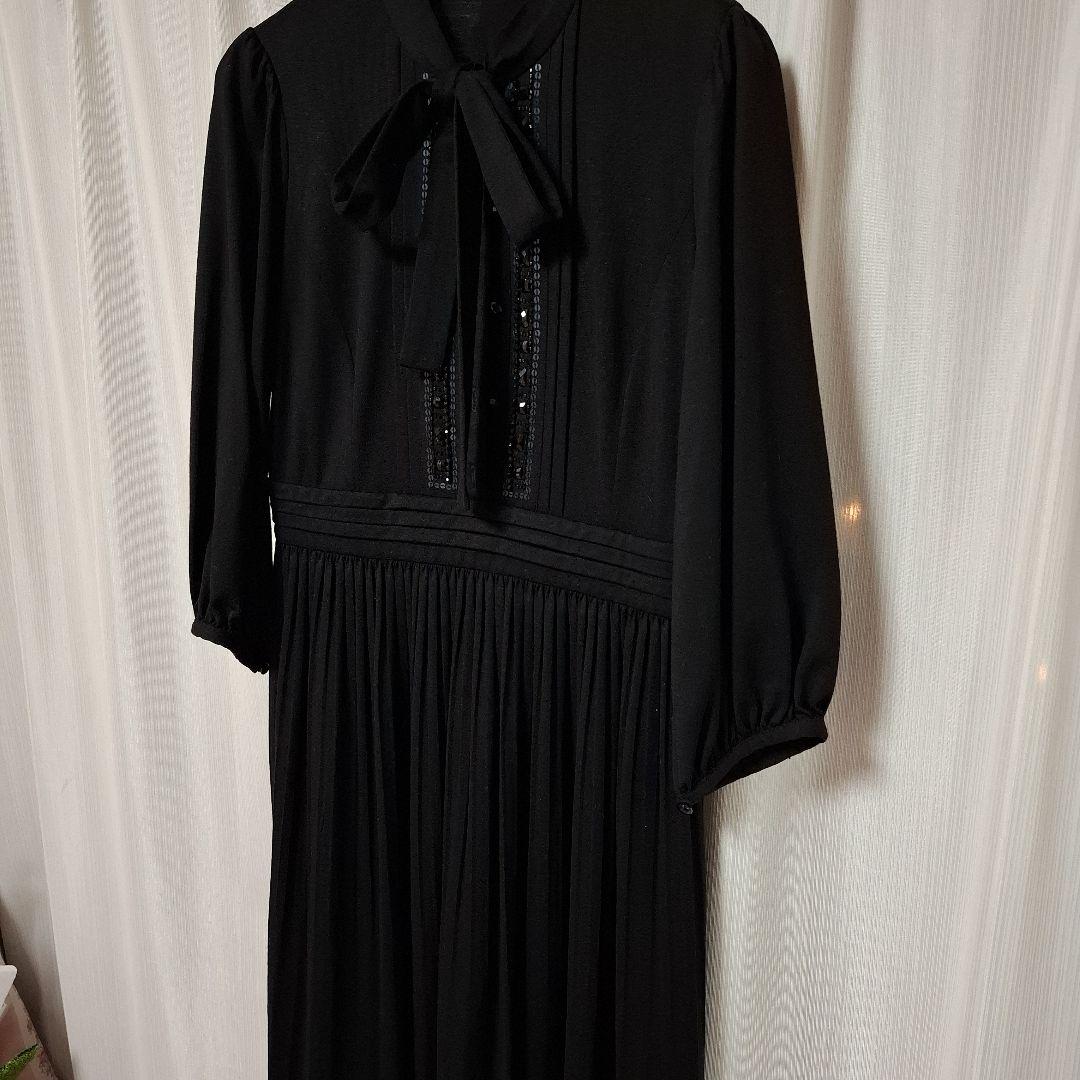 ハロッズ　黒のリボン付きプリーツワンピース