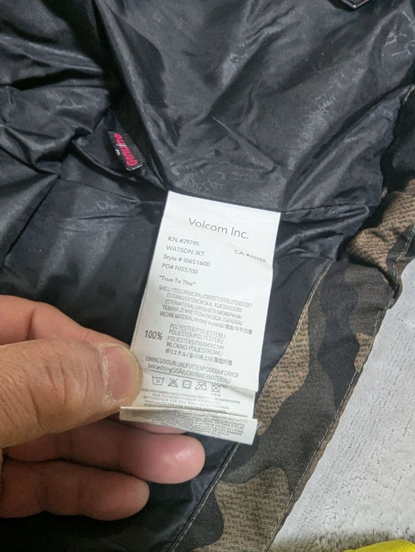 VOLCOM 子ども用スノーボードウェア迷彩