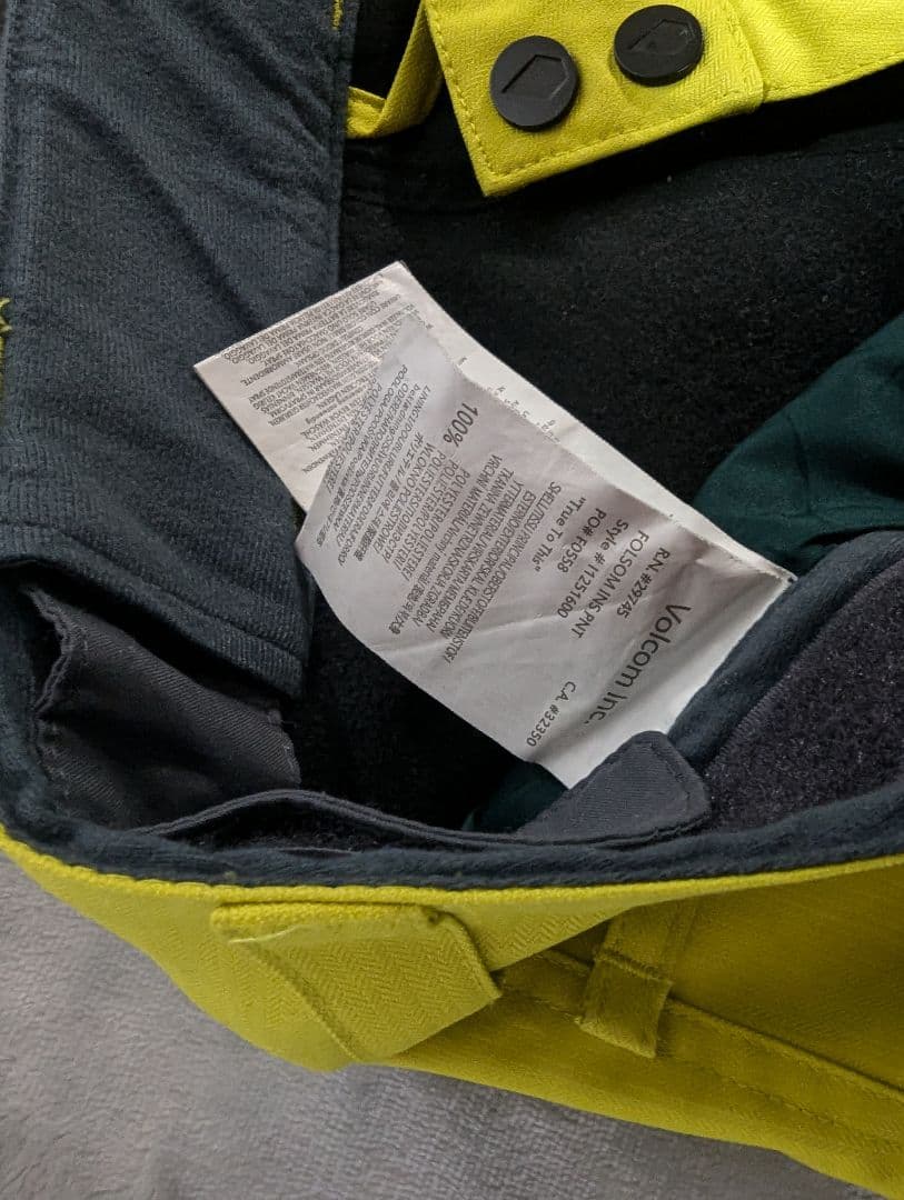 VOLCOM 子ども用スノーボードウェア迷彩