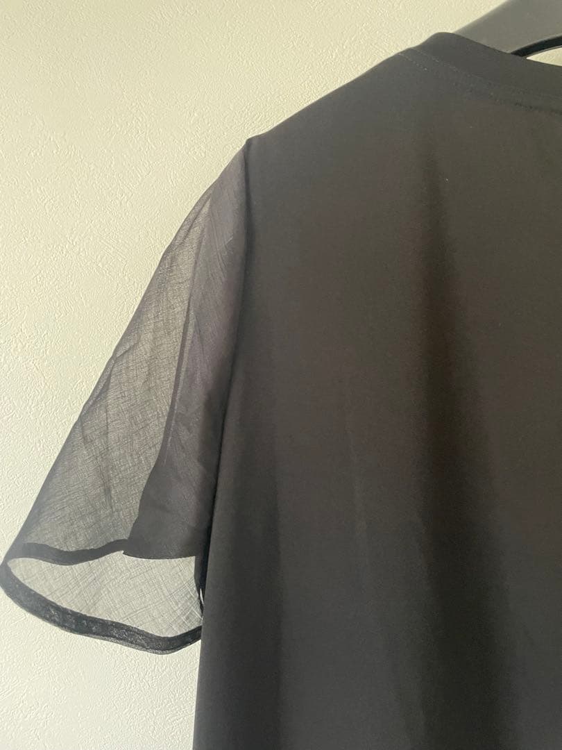 トクコプルミエブォルシフォン風半袖花柄チュニック/白黒