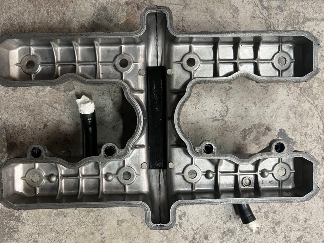 ゼファー1100 ヘッドカバー