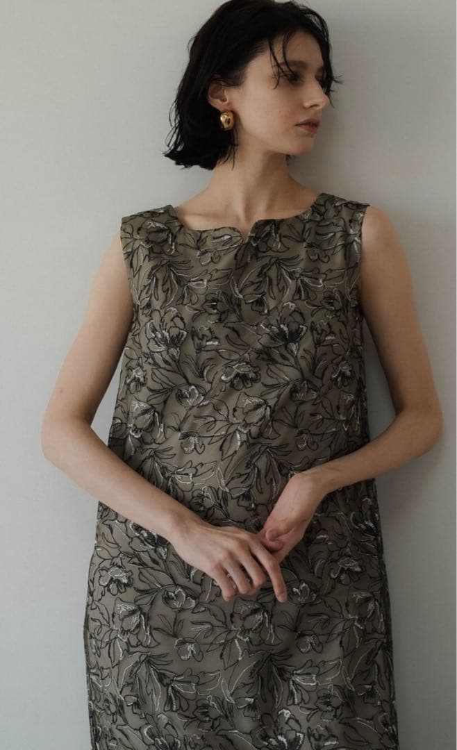 LE'RURE リルアー　スリーブレススカラップドレス　カーキ