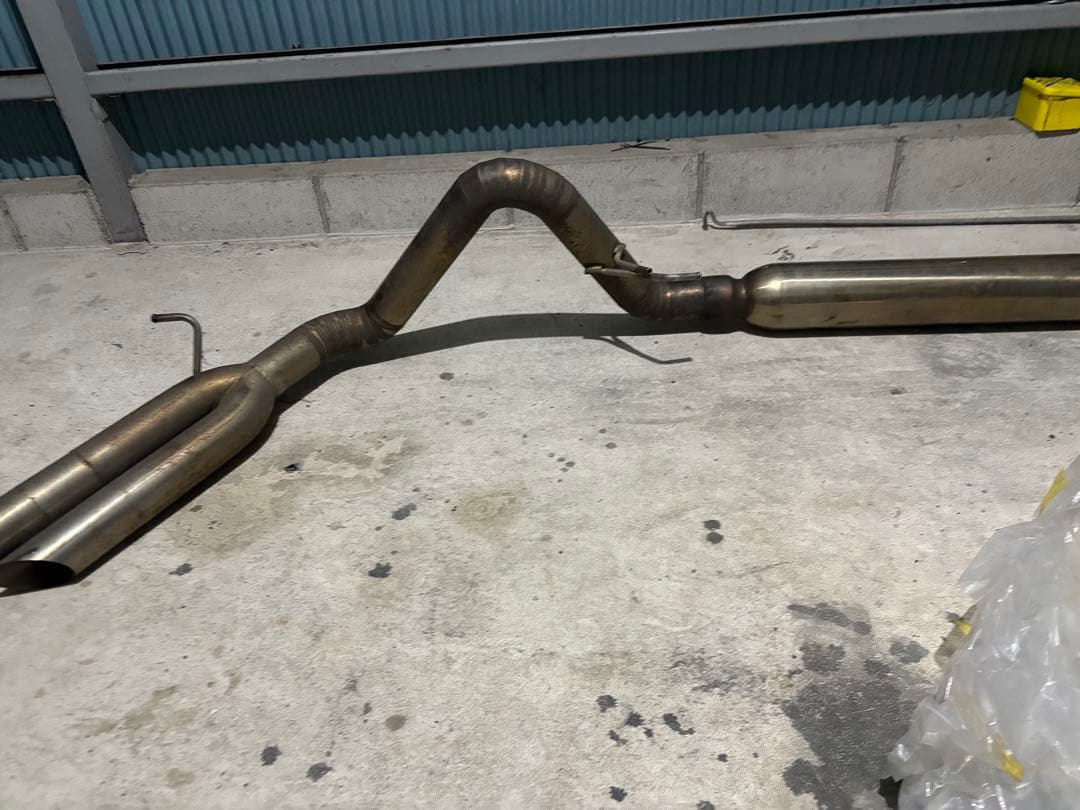 2016年タコマ　ワンオフマフラー