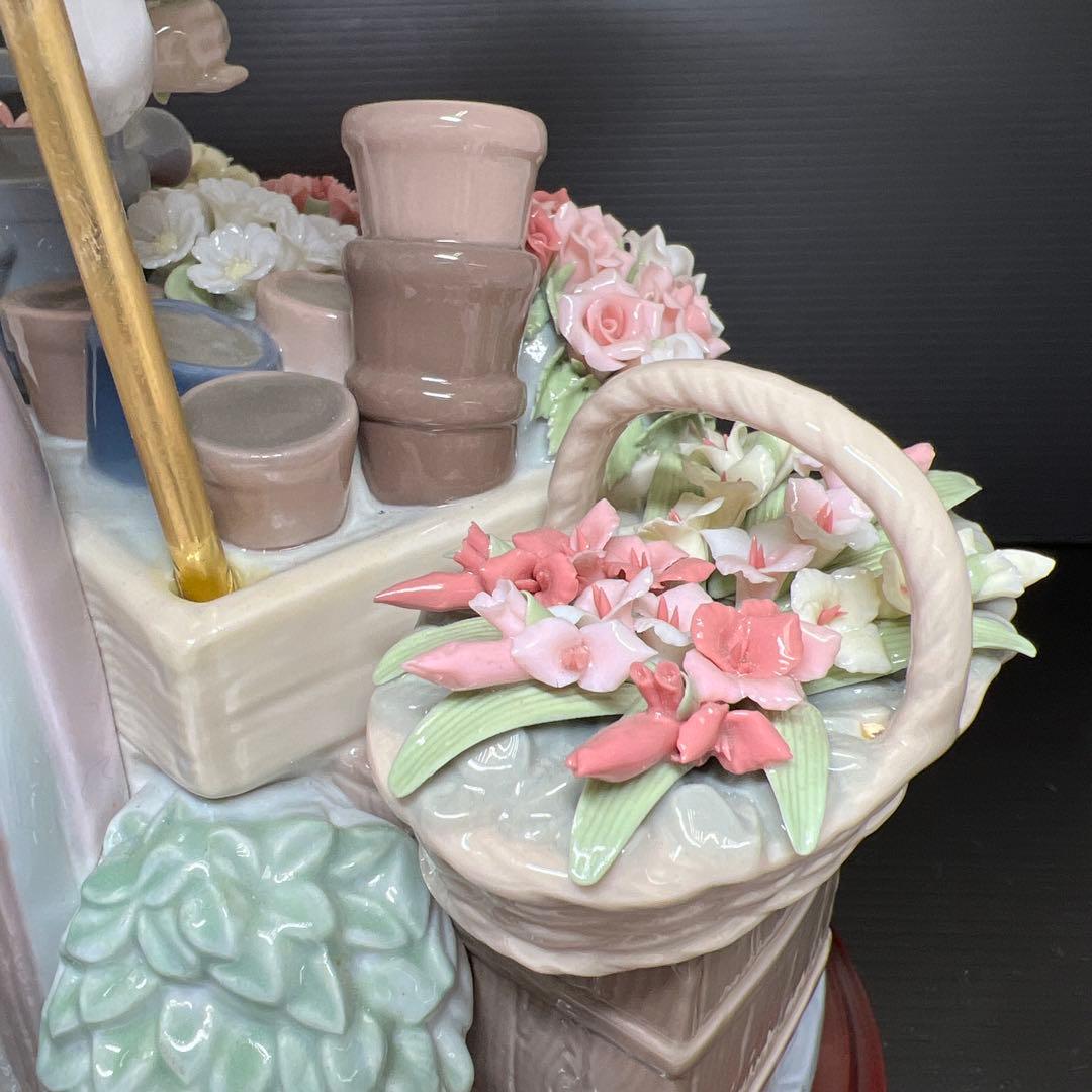 専用リヤドロ　「公園通りの花屋さん」最大高さ約30.5㎝　東Y7-1202☆1F