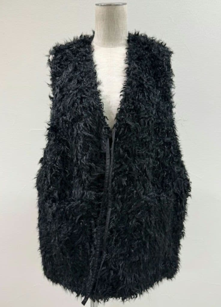 美品【CYAN tokyo】 バックオーバー　カーリーファーベスト　ブラック