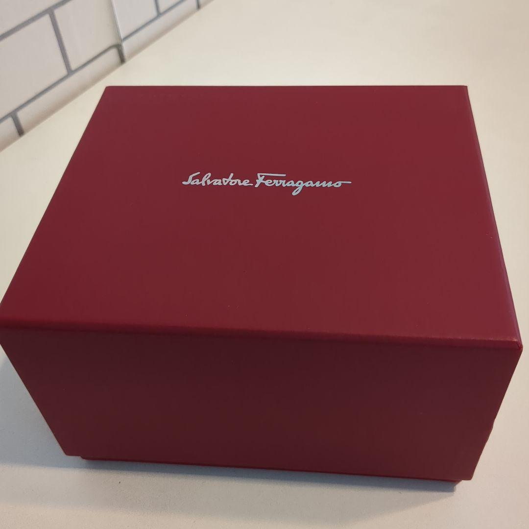 【Salvatore Ferragamo】 アナログ時計 ブラック