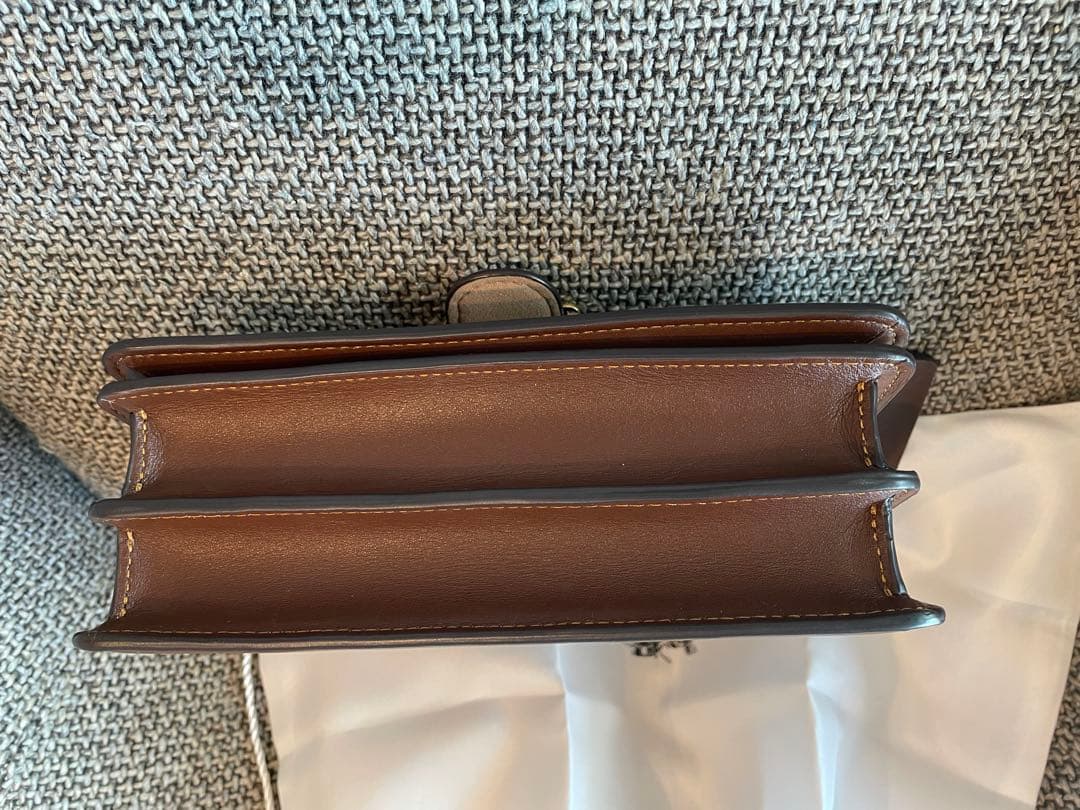 タビー チェーン クロスボディ バッグ 19・シグネチャー キャンバス