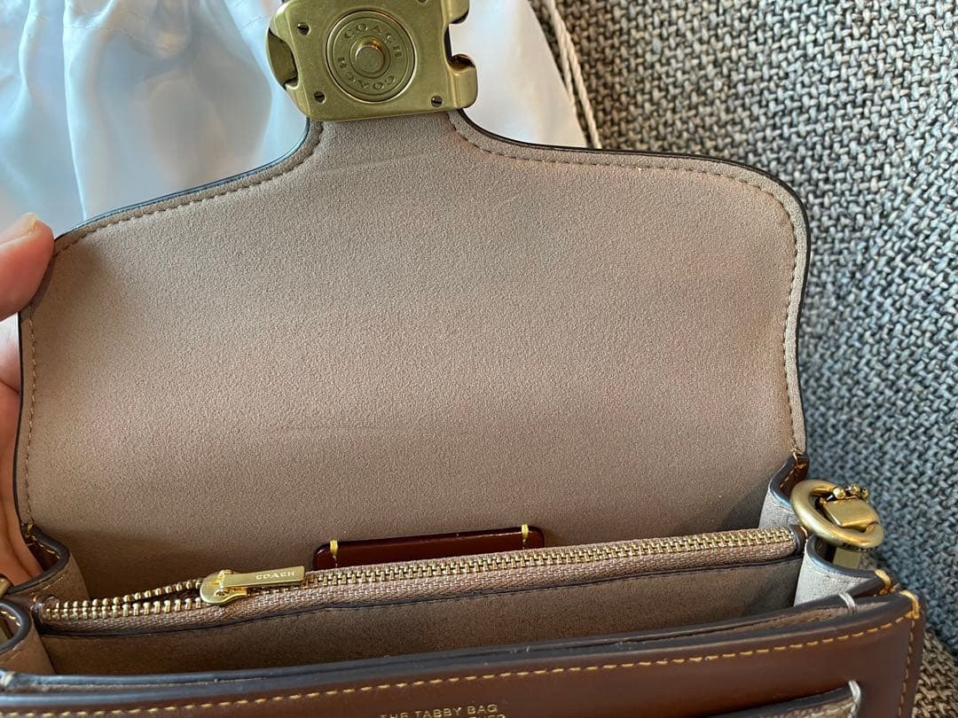 タビー チェーン クロスボディ バッグ 19・シグネチャー キャンバス