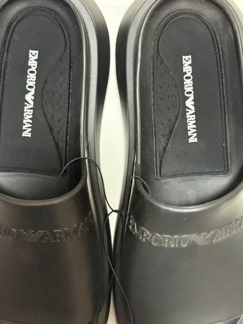 EMPORIO ARMANI モノブロックサンダル ラバー エンボスロゴ 軽量