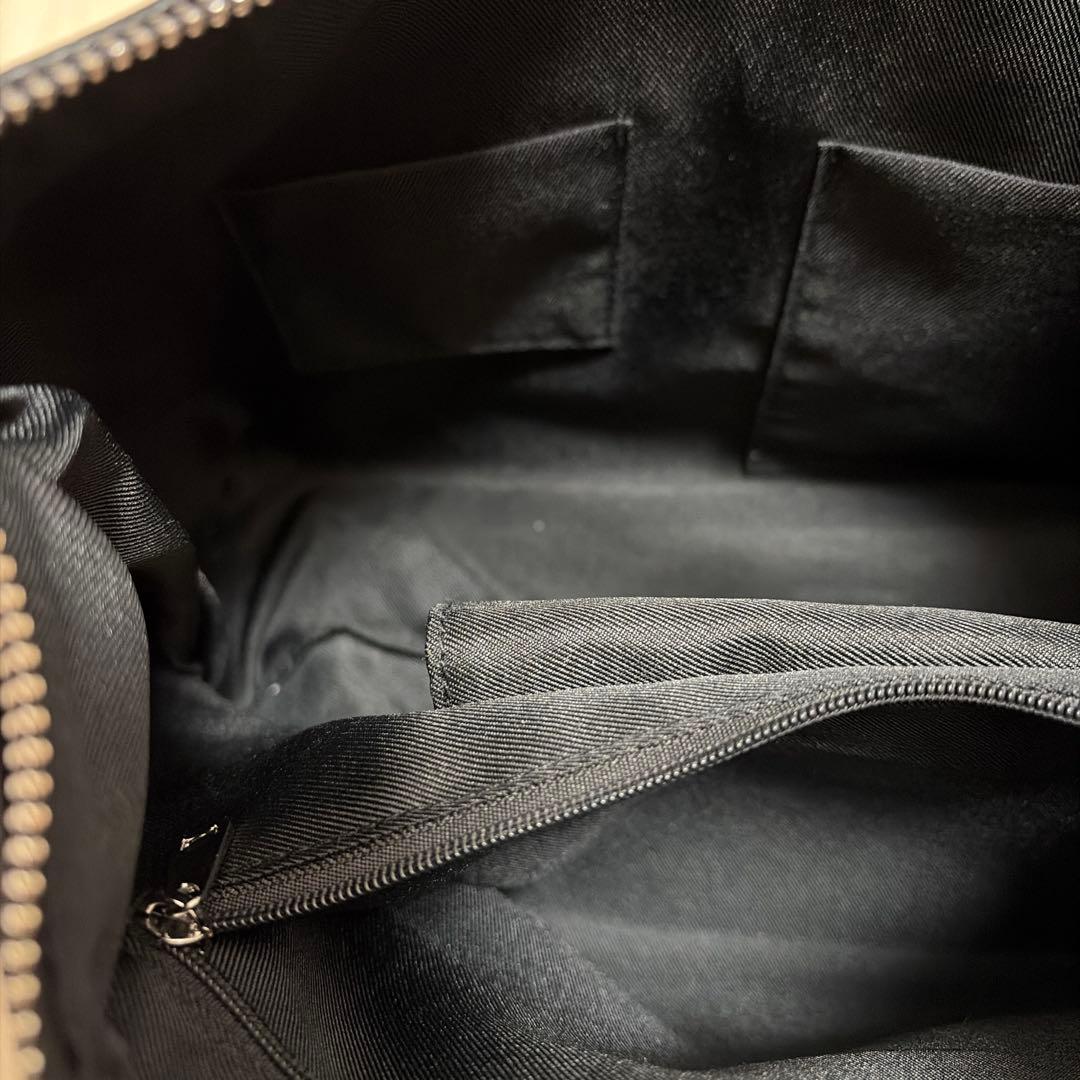 【soins】　牛革ミニマルショルダーバッグ