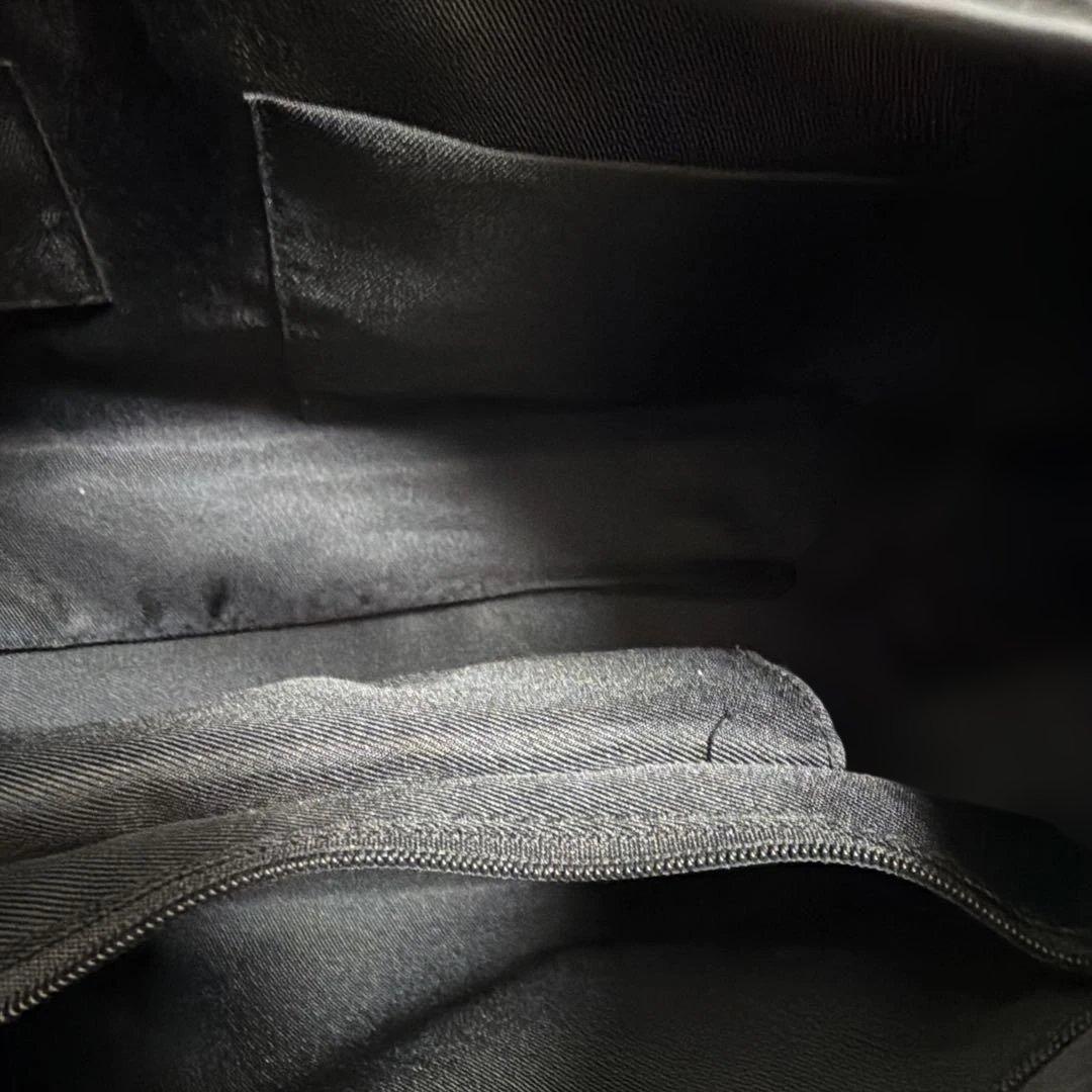 【soins】　牛革ミニマルショルダーバッグ