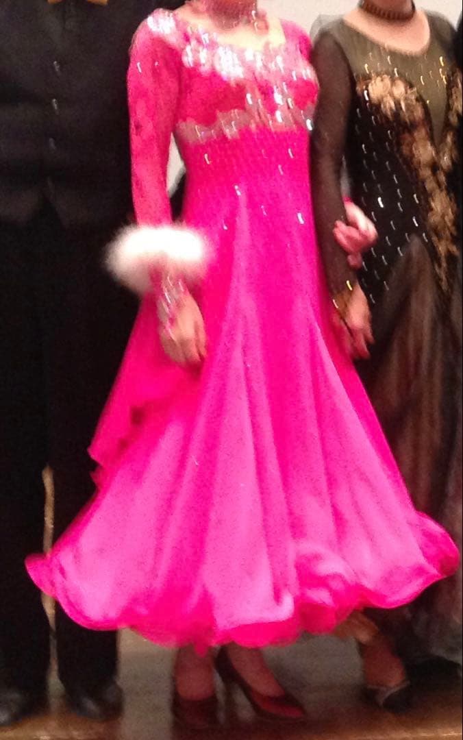 社交ダンス　スタンダードドレス　ショッキングピンク　ファーバングルおまけ付き