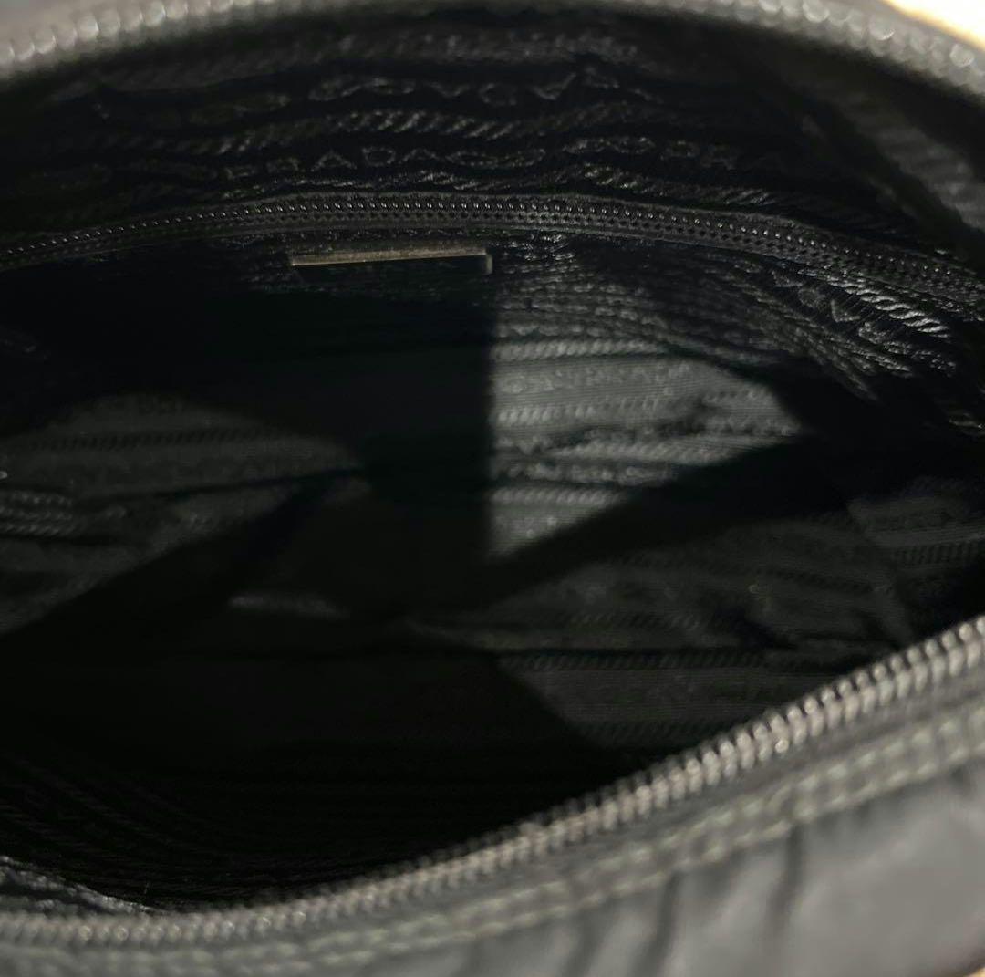 PRADAショルダーバック