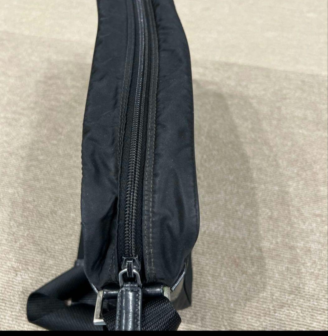 PRADAショルダーバック