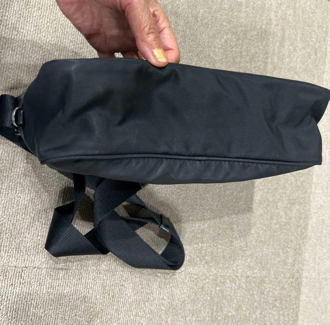 PRADAショルダーバック